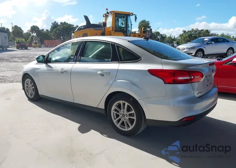 2018 Ford Focus Se z USA, uszkodzony, nr VIN 1FADP3FE3JL231837